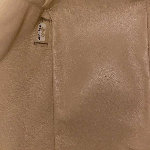Chanel jumbo single flap bought at Yoogie’s Closet had it cleaned touched up - Picture 5 of 15